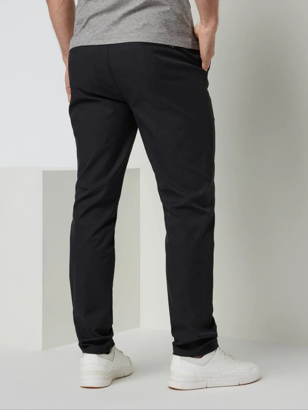 Vuori Mens Cascade Tech Chino Pants Athletic Slim Fit Size 33 Black Performance
